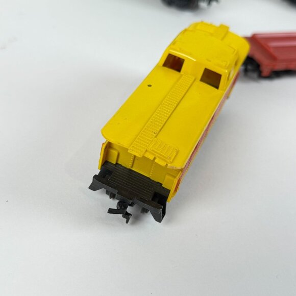 Vintage HO Scale Train Cars Mixed Set With Cabooses Broken Roof Detail - Picture 6 of 11